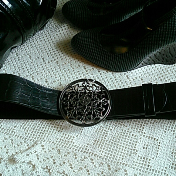 Accessories - Black belt / Medallion buckle
